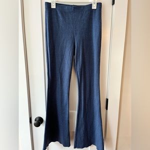 Aerie blue/black houndstooth flared leggings, excellent condition, size M